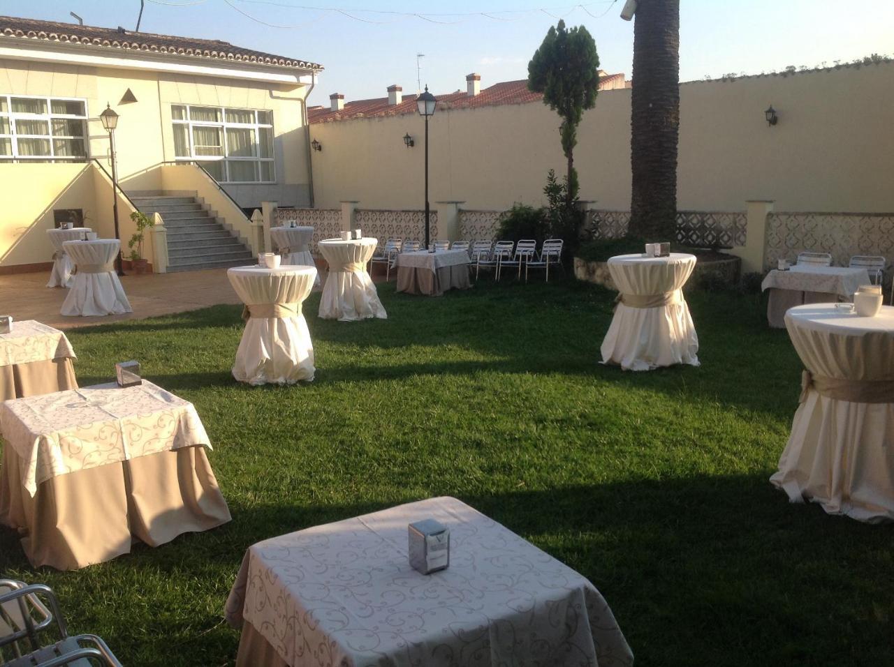 Victoria Hotel Trujillo Eksteriør billede